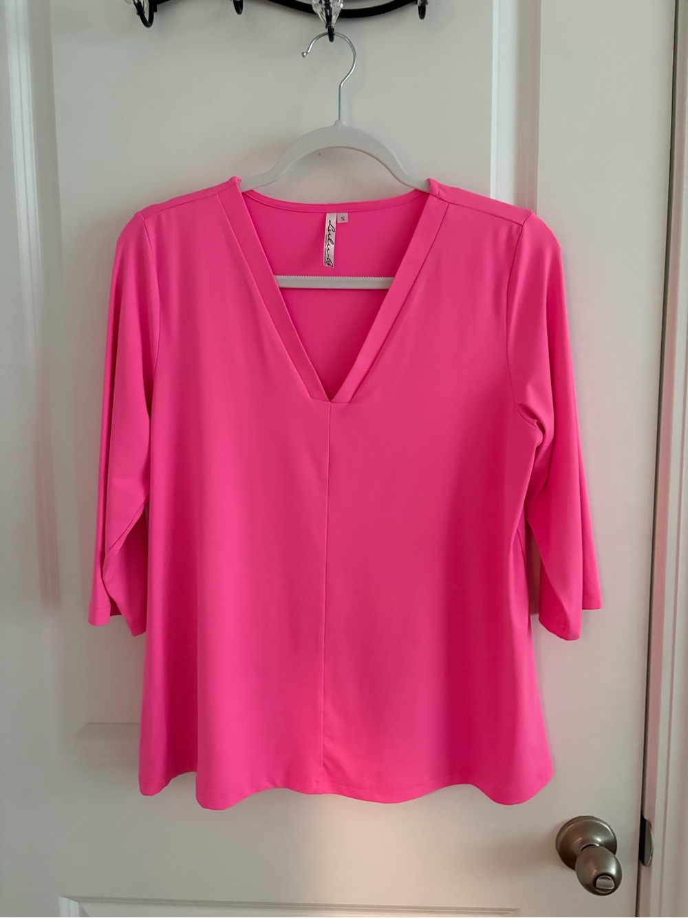 Lulu-B V-Neck 3/4 Sleeve Top - Hot Pink